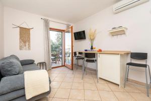 TV a/nebo společenská místnost v ubytování Apartments Ljiljana