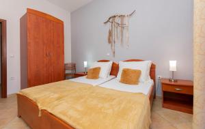Postel nebo postele na pokoji v ubytování Apartments Ljiljana