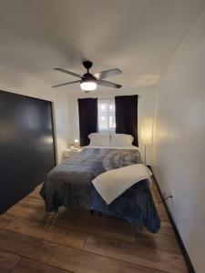 a bedroom with a bed and a ceiling fan at *Msg for 5%off*2Bed1Bath QueenBeds NorthPHX in Phoenix
