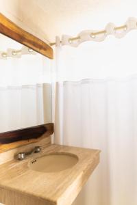 a bathroom with a sink and a mirror at Caribe Princess in Chetumal