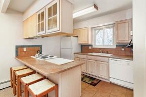 Kuchyň nebo kuchyňský kout v ubytování Aspen Townhouse East Unit 7, Exceptional Location