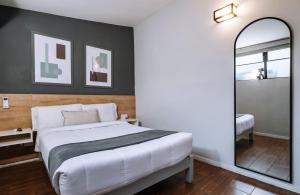 Cama ou camas em um quarto em TARATA BOUTIQUE HOTEL