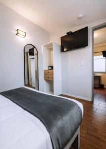 Uma TV ou centro de entretenimento em TARATA BOUTIQUE HOTEL