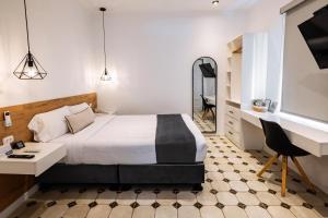 Cama ou camas em um quarto em TARATA BOUTIQUE HOTEL
