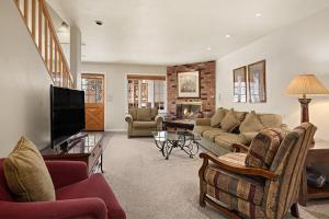a living room with a couch and a tv at Alpenblick 13, Spacious Townhouse with Lots of Great Features, Close to Downtown in Aspen