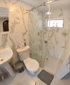 a bathroom with a shower and a toilet and a sink at Estancia el Capulí in Cuenca +40 photos