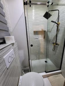 Baðherbergi á Ikoyi/Banana Studio Room