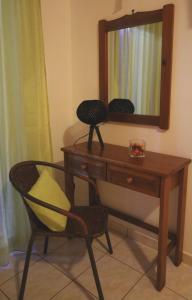 a desk with a chair and a mirror at Athena Kythera in Dhiakofti