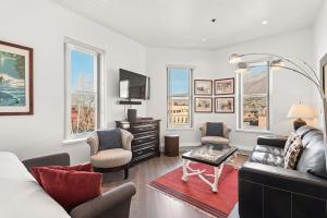 A seating area at Independence Square Unit 303, Corner Studio with Premier Finishes, Downtown Location