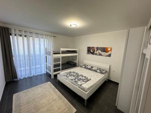 A bed or beds in a room at Seaside Sun and Fun
