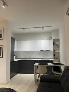 Η κουζίνα ή μικρή κουζίνα στο Rena’s apartment