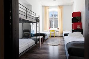 Poschodová posteľ alebo postele v izbe v ubytovaní Hostel Królewska