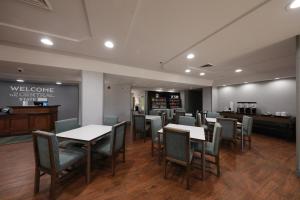 a restaurant with tables and chairs and a counter at Hampton Inn Hutchinson in Hutchinson