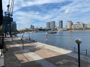 a large body of water with a city in the background at Two Bedroom apartment with river view in London