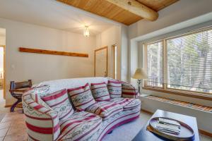 Fotografie z fotogalerie ubytování Cozy Amalia Cabin about 3 Mi to Endless Blue Resort v destinaci Amalia