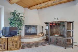 Fotografie z fotogalerie ubytování Cozy Amalia Cabin about 3 Mi to Endless Blue Resort v destinaci Amalia + 19 fotografií