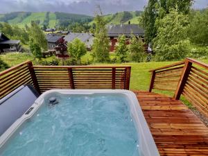 a jacuzzi tub on a wooden deck at Himoskuikka in Jämsä