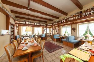 Istumisnurk majutusasutuses Hotel Zum Kaffeekännchen