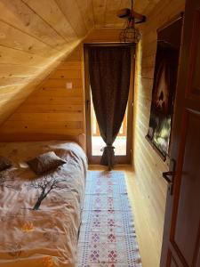 מיטה או מיטות בחדר ב-Brvnara Nina