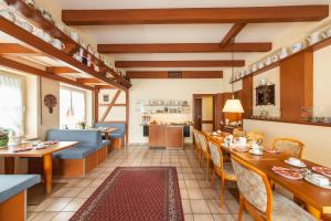 Istumisnurk majutusasutuses Hotel Zum Kaffeekännchen