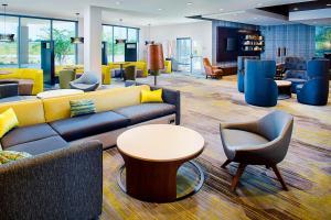 Posezení v ubytování Courtyard by Marriott Dallas Carrollton and Carrollton Conference Center