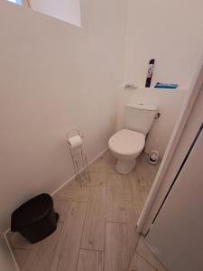 Koupelna v ubytování Le val d Arlette + 7 fotografií