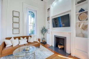 a living room with a couch and a fireplace at Historic New Albany Apartment about 6 Mi to Louisville in New Albany