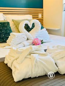 Katil atau katil-katil dalam bilik di Gîte & Spa Le Villemachois - 4 étoiles - Jacuzzi couvert - Calme et Indépendant - Clim - Parking - 5 min Carcassonne
