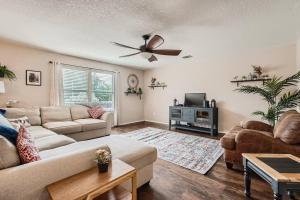 a living room with a couch and a ceiling fan at The Patriot House - Pet Friendly plus Hot Tub and Fire Pit in San Antonio