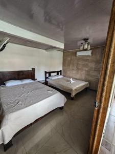 Tempat tidur dalam kamar di Hotel Liah's
