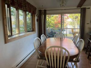 Fotografie z fotogalerie ubytování Cozy Cabin on Rangeline Lake v destinaci Three Lakes