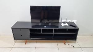 Uma TV ou centro de entretenimento em Ed Bella Italia