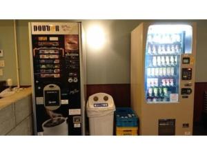 a drink vending machine in a kitchen with a trash can at Kinugawa Onsen Yusuikiko Hotel Otaki - Vacation STAY 68843v in Nikko