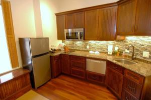 A kitchen or kitchenette at Independence Square 210, Beautiful Studio with Kitchenette, Great Location in Downtown Aspen