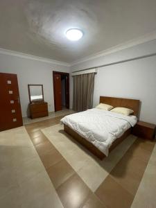 Postel nebo postele na pokoji v ubytování Hurghada-Magawish Villa 4