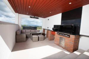 TV/trung tâm giải trí tại Guest House with hot tub - Boyle