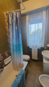 a bathroom with a tub and a toilet and a sink at BREZZA SUL MARE in Fiumaretta di Ameglia +32 photos