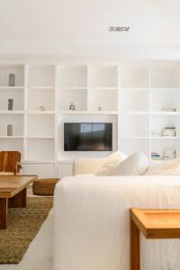 Giường trong phòng chung tại Villa Charles - Grand standing 2 piscines, vue mer