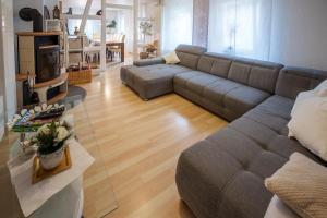 Posezení v ubytování Wilhelm Appartements 100qm im Zentrum Brackenheim nähe Tripsdrill