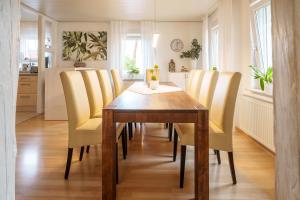 Posezení v ubytování Wilhelm Appartements 100qm im Zentrum Brackenheim nähe Tripsdrill