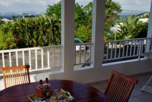 Μπαλκόνι ή βεράντα στο Très bel appartement T3 avec piscine et vue mer