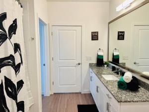 Nhà bếp/bếp nhỏ tại Charming Home: 2BD/2BA in Kyle, TX!