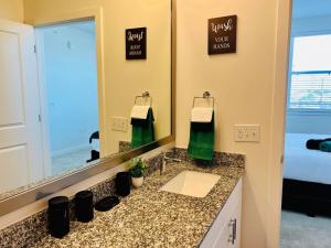 Nhà bếp/bếp nhỏ tại Charming Home: 2BD/2BA in Kyle, TX!