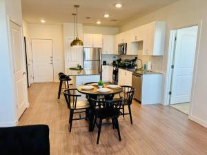 Nhà bếp/bếp nhỏ tại Charming Home: 2BD/2BA in Kyle, TX!