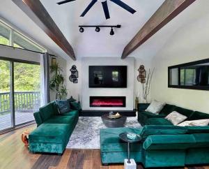 Posezení v ubytování Zen Spa Oasis Retreat Sauna/Hotub/Firepit/Fun/Gameroom