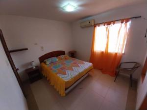 a small bedroom with a bed and a window at Hotel Vip Comfort Santa Marta in Santa Marta