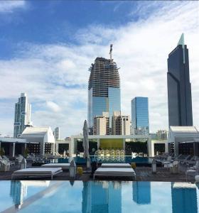 Bazen u objektu Hermoso y cómodo apartamento con vista al mar ili u blizini