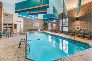 Bazén v ubytování Best Western Plus Butte Plaza Inn nebo v jeho okolí