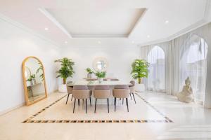 Fotografie z fotogalerie ubytování Contemporary Villa With Stunning View Of The Sea v Dubaji