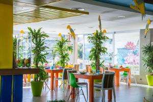 Restauracja lub miejsce do jedzenia w obiekcie Higuerón Hotel Curio Collection by Hilton